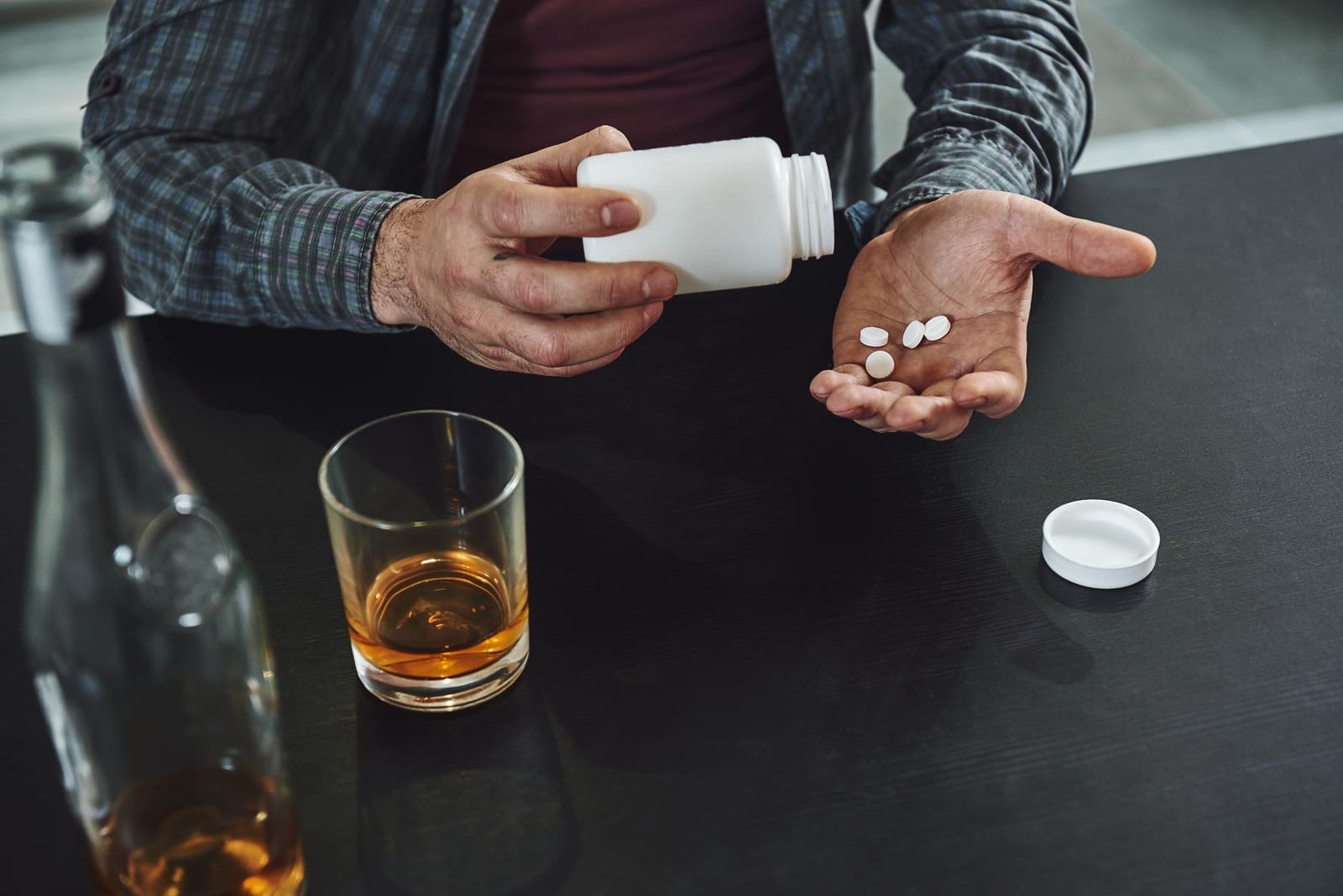 Combining alcohol and diet pills can lead to increased side effects from both drugs